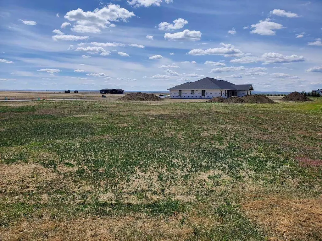 42 Pebble Creek Cove Raymond AB T0K 2S0