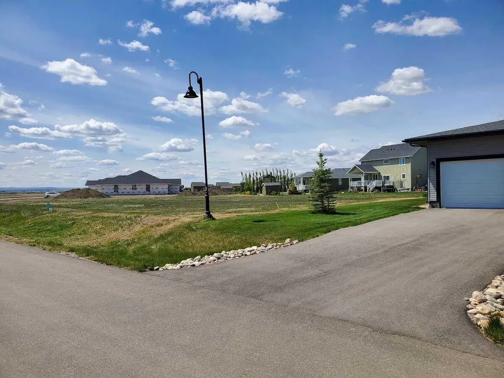 42 Pebble Creek Cove Raymond AB T0K 2S0