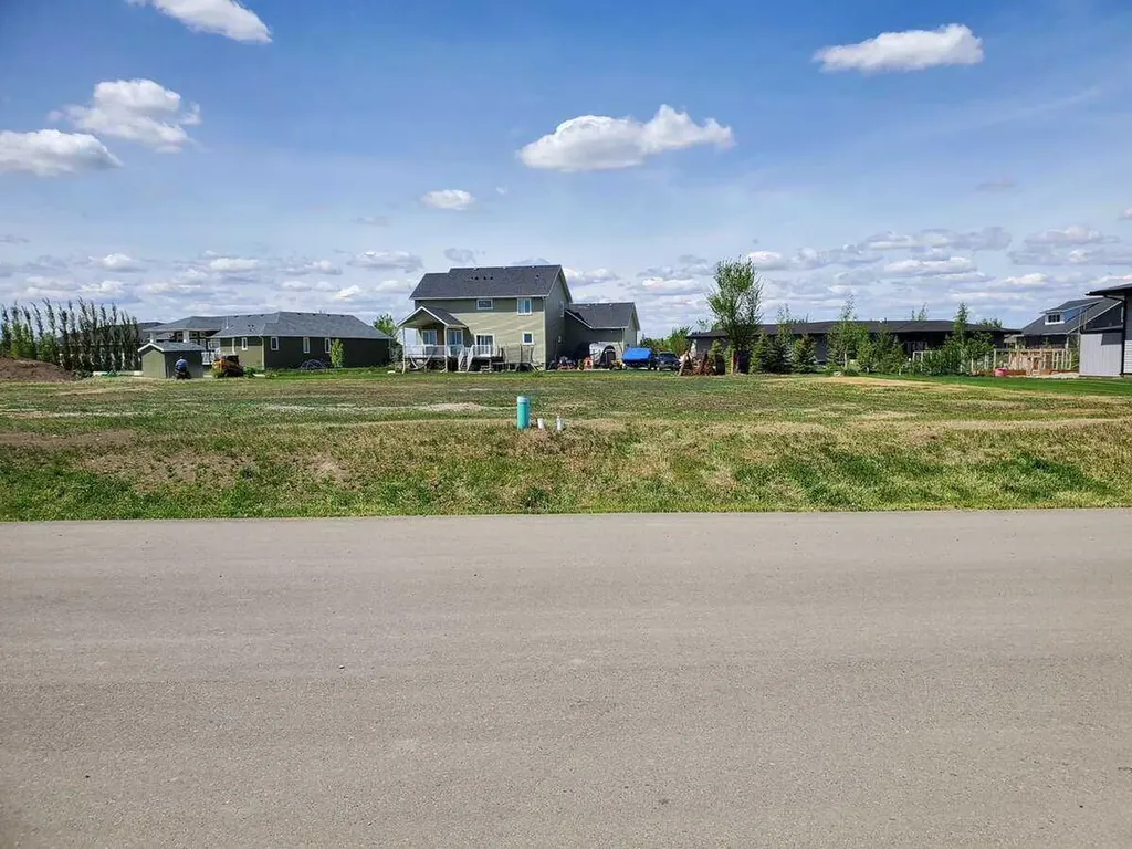 42 Pebble Creek Cove Raymond AB T0K 2S0