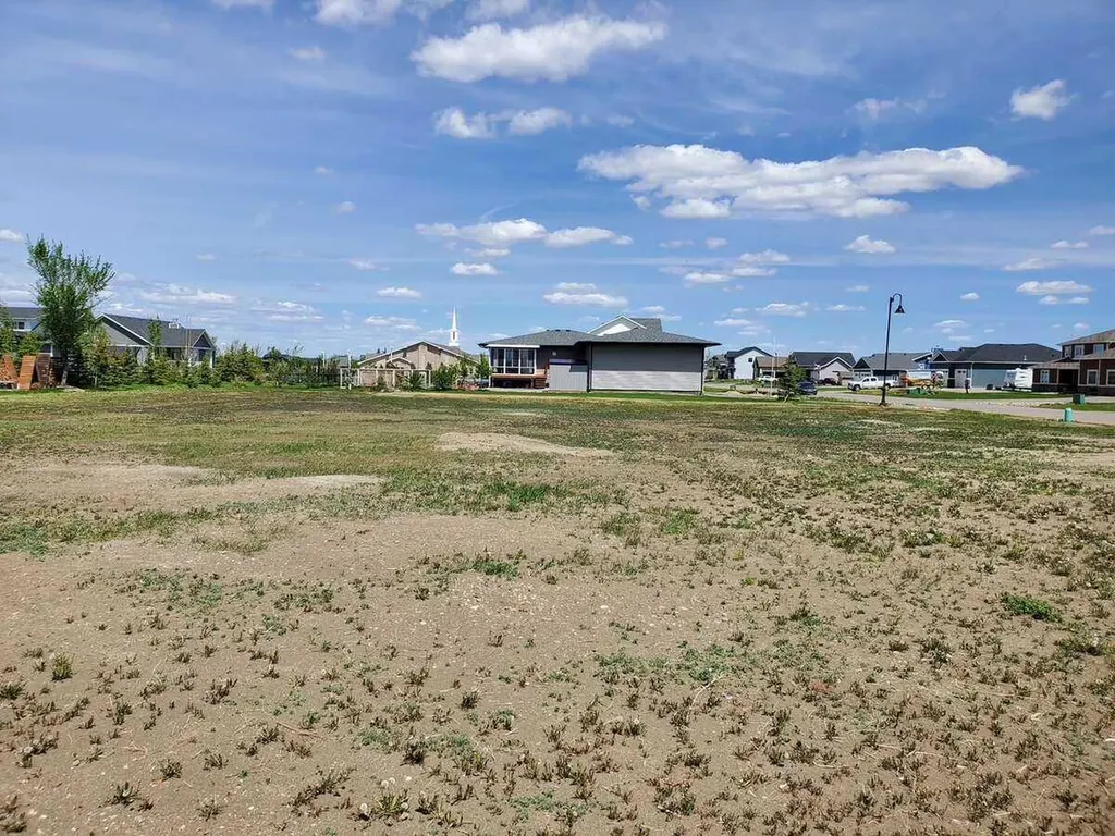 42 Pebble Creek Cove Raymond AB T0K 2S0