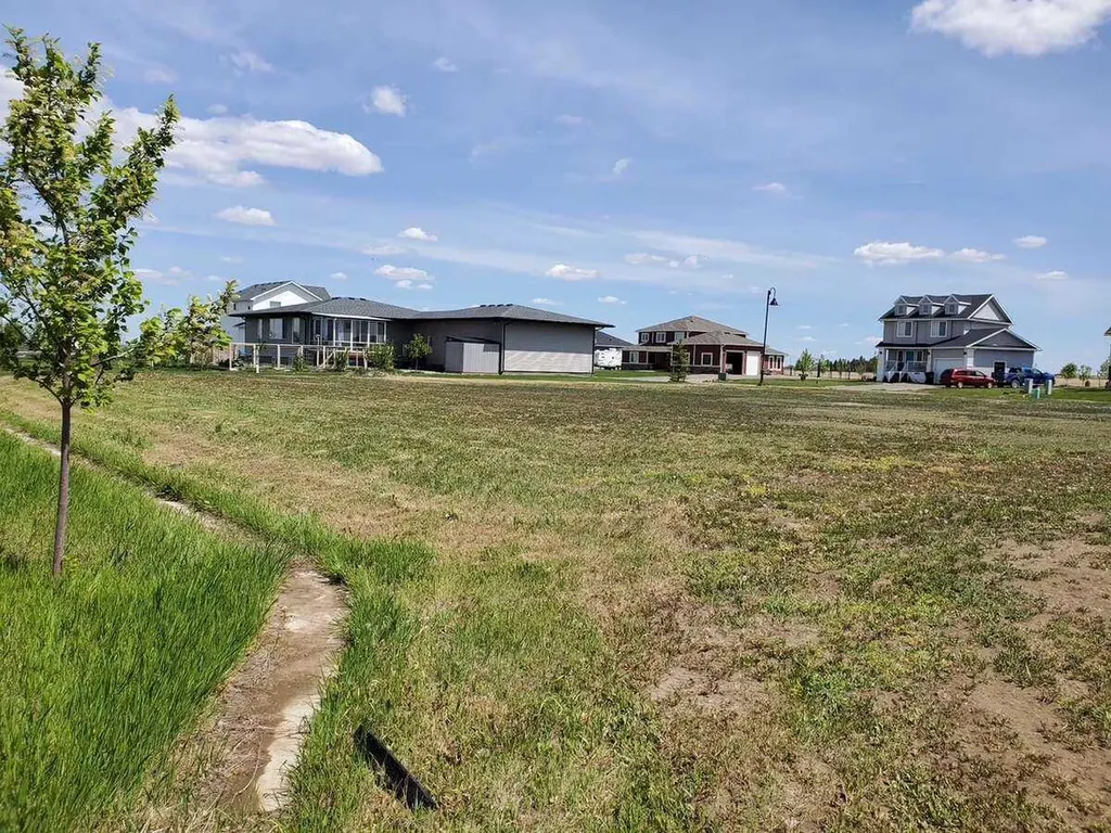 42 Pebble Creek Cove Raymond AB T0K 2S0