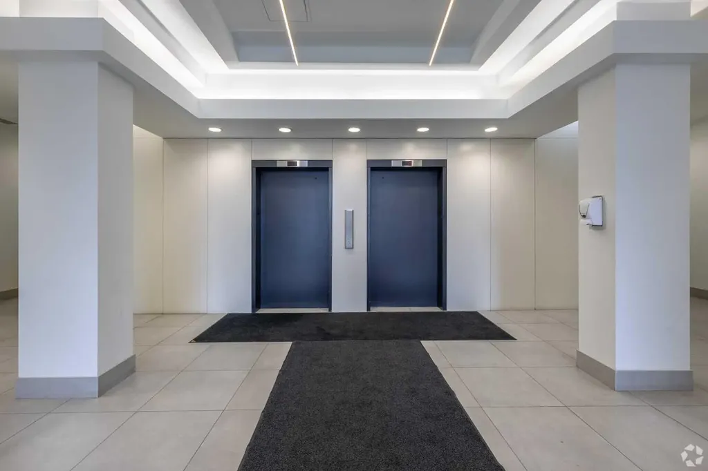 1121 Centre Street NW Calgary AB T2E 7k6