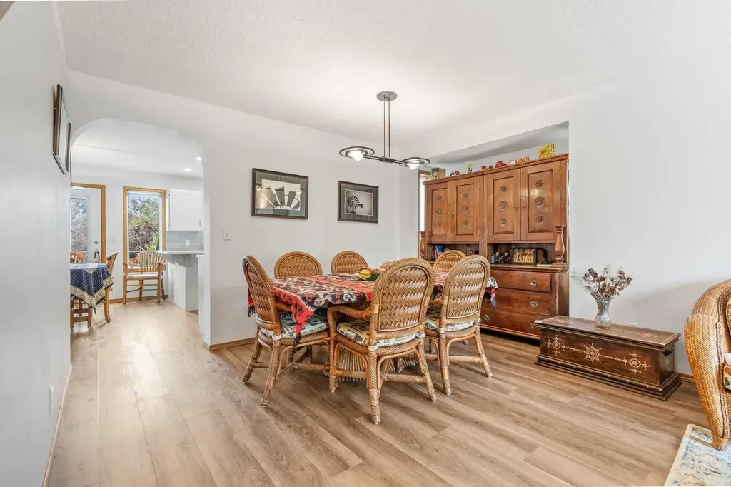 39 Arbour Wood Close NW Calgary AB T3G 4A8