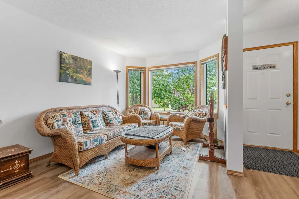 39 Arbour Wood Close NW Calgary AB T3G 4A8