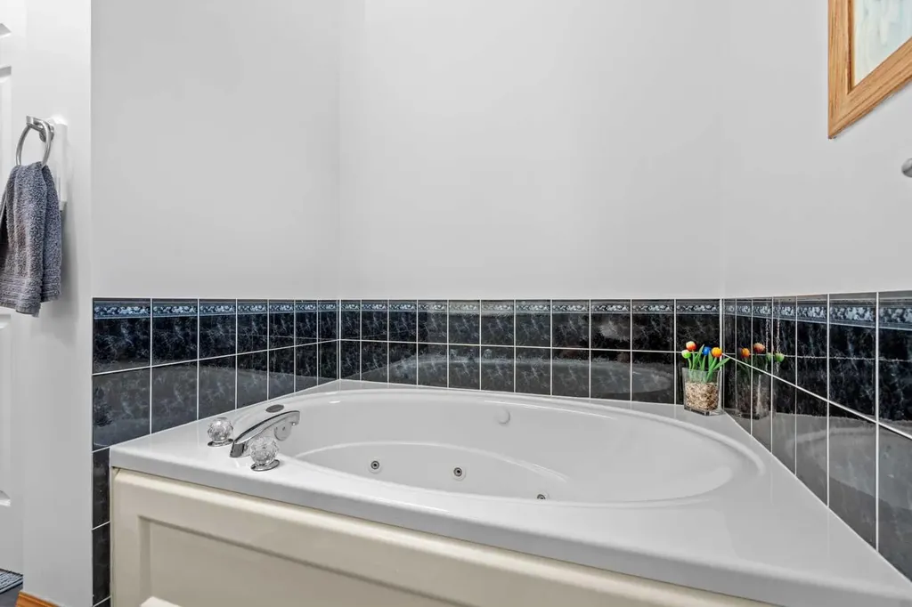 39 Arbour Wood Close NW Calgary AB T3G 4A8