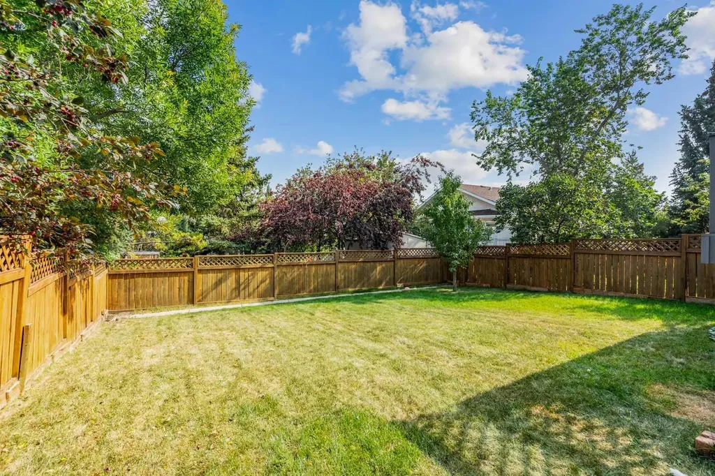 39 Arbour Wood Close NW Calgary AB T3G 4A8