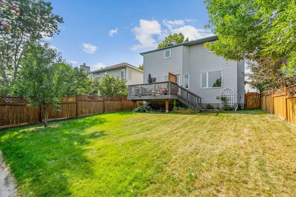 39 Arbour Wood Close NW Calgary AB T3G 4A8