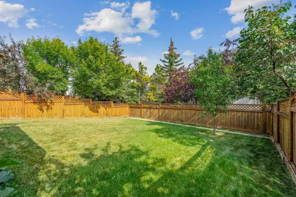 39 Arbour Wood Close NW Calgary AB T3G 4A8