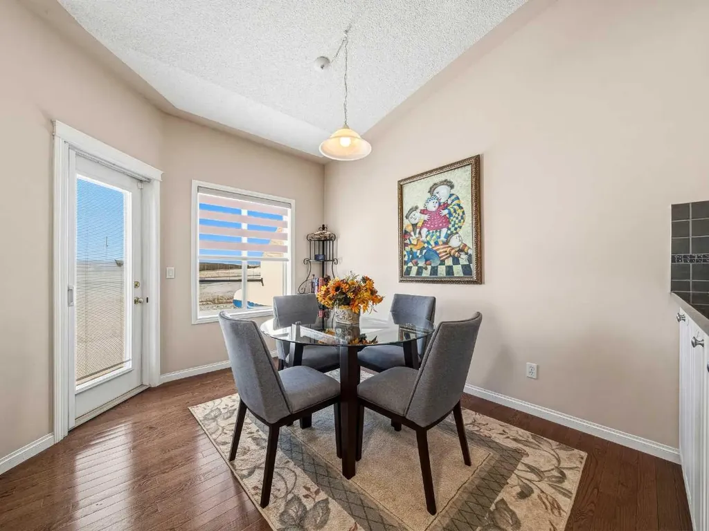 84 Sierra Morena Landing SW Calgary AB T3H4K3