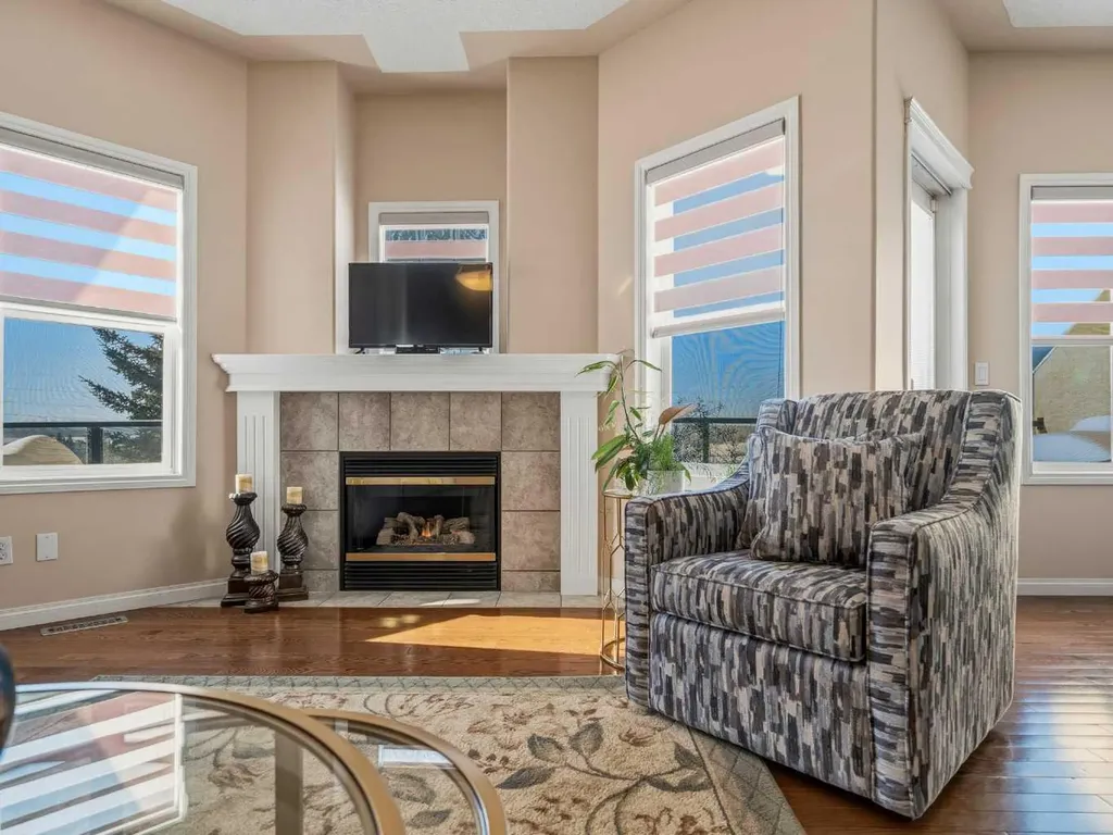 84 Sierra Morena Landing SW Calgary AB T3H4K3