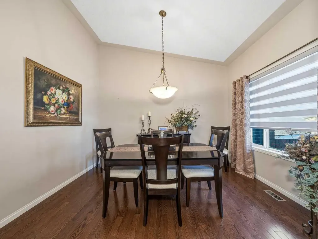 84 Sierra Morena Landing SW Calgary AB T3H4K3