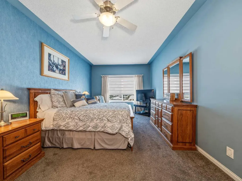 84 Sierra Morena Landing SW Calgary AB T3H4K3