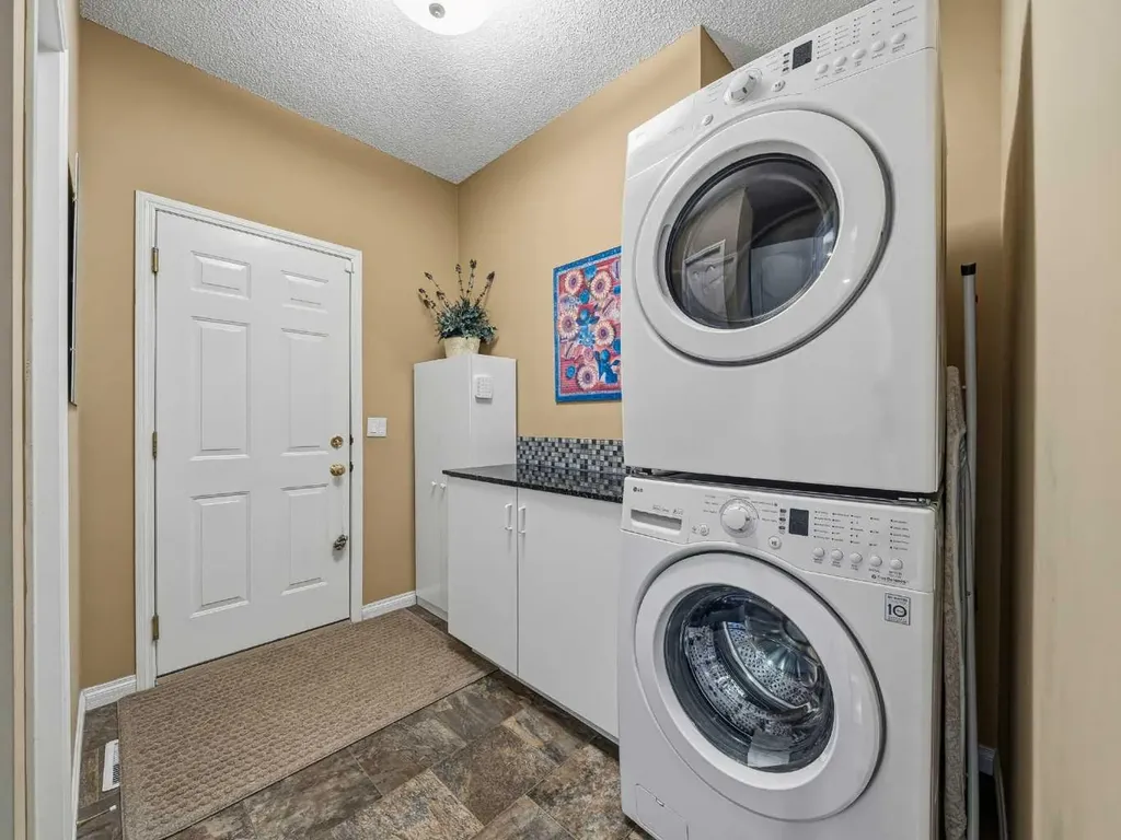 84 Sierra Morena Landing SW Calgary AB T3H4K3