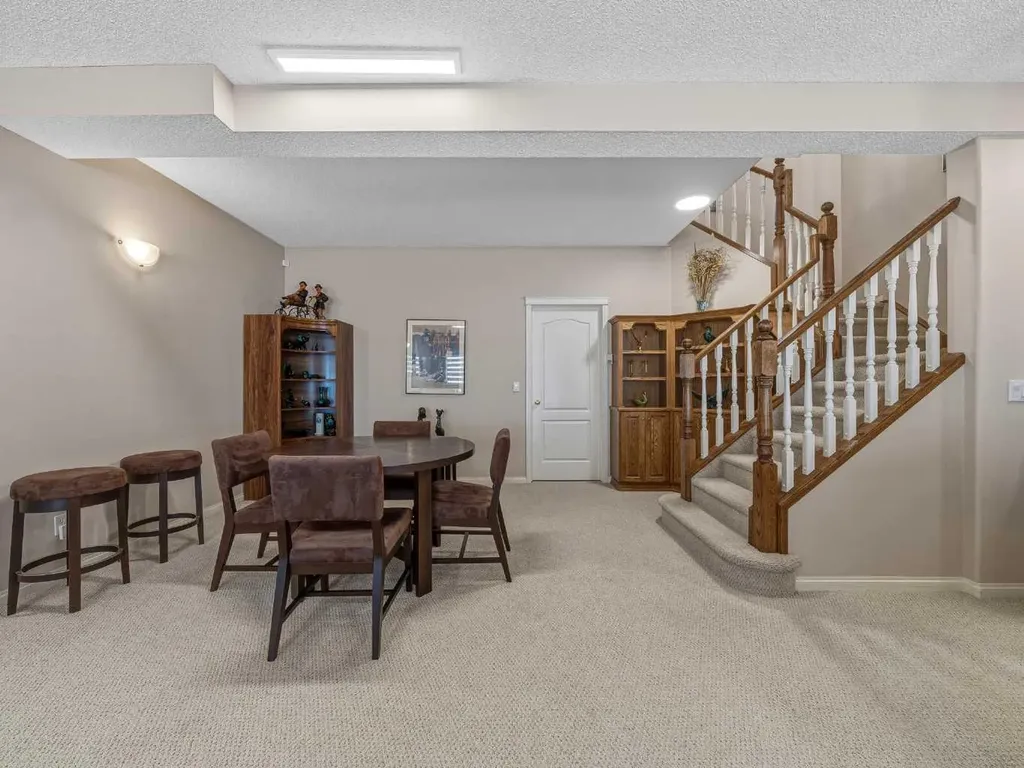 84 Sierra Morena Landing SW Calgary AB T3H4K3