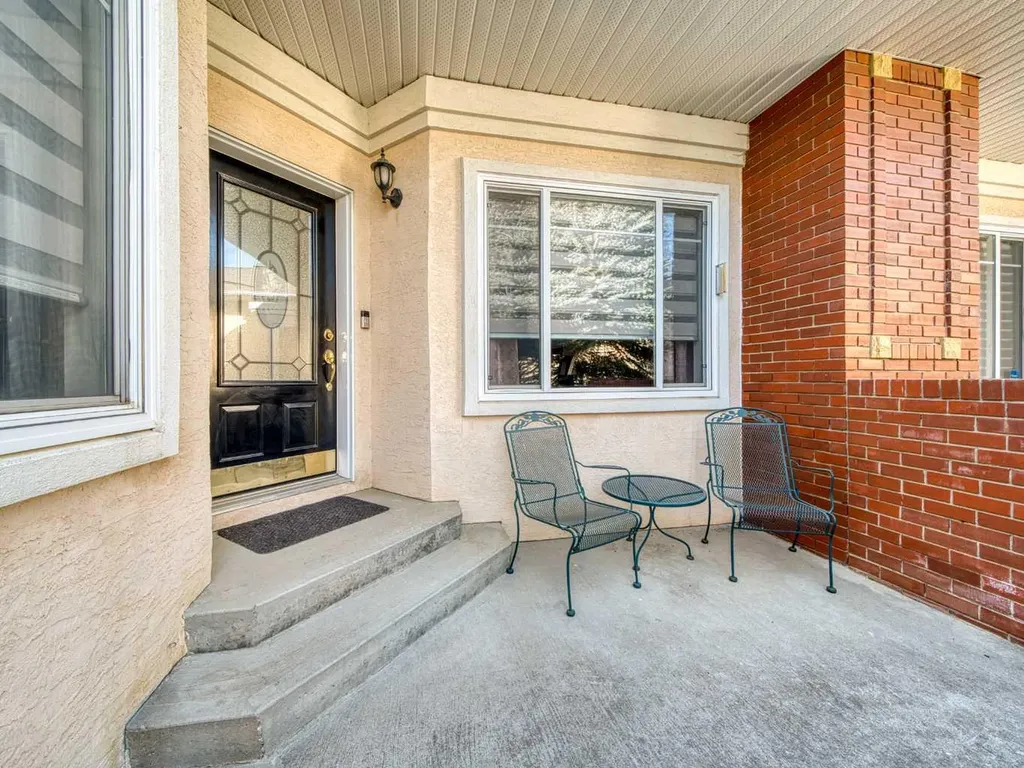 84 Sierra Morena Landing SW Calgary AB T3H4K3
