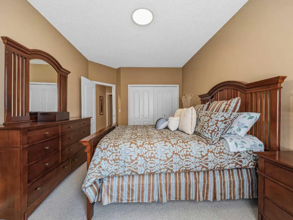 84 Sierra Morena Landing SW Calgary AB T3H4K3