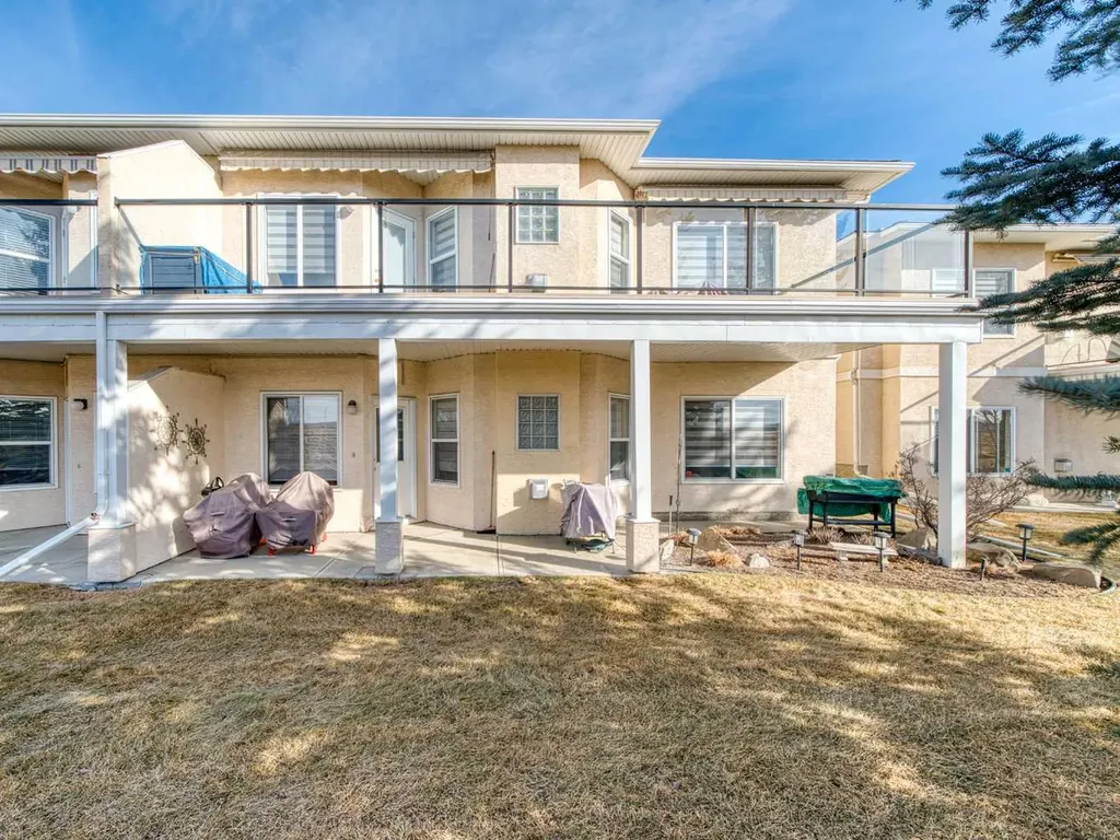 84 Sierra Morena Landing SW Calgary AB T3H4K3
