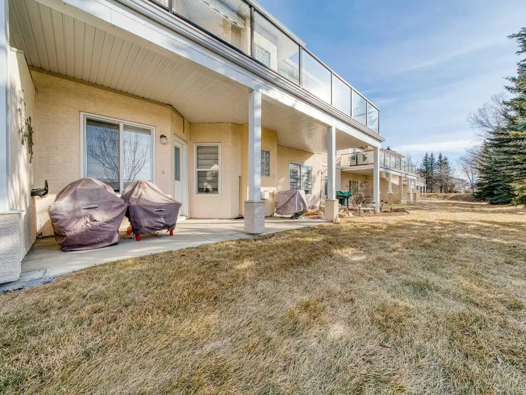 84 Sierra Morena Landing SW Calgary AB T3H4K3