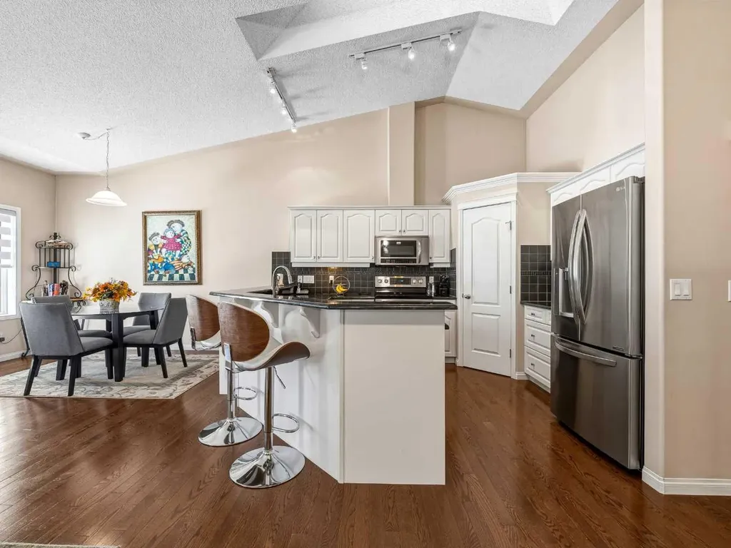 84 Sierra Morena Landing SW Calgary AB T3H4K3