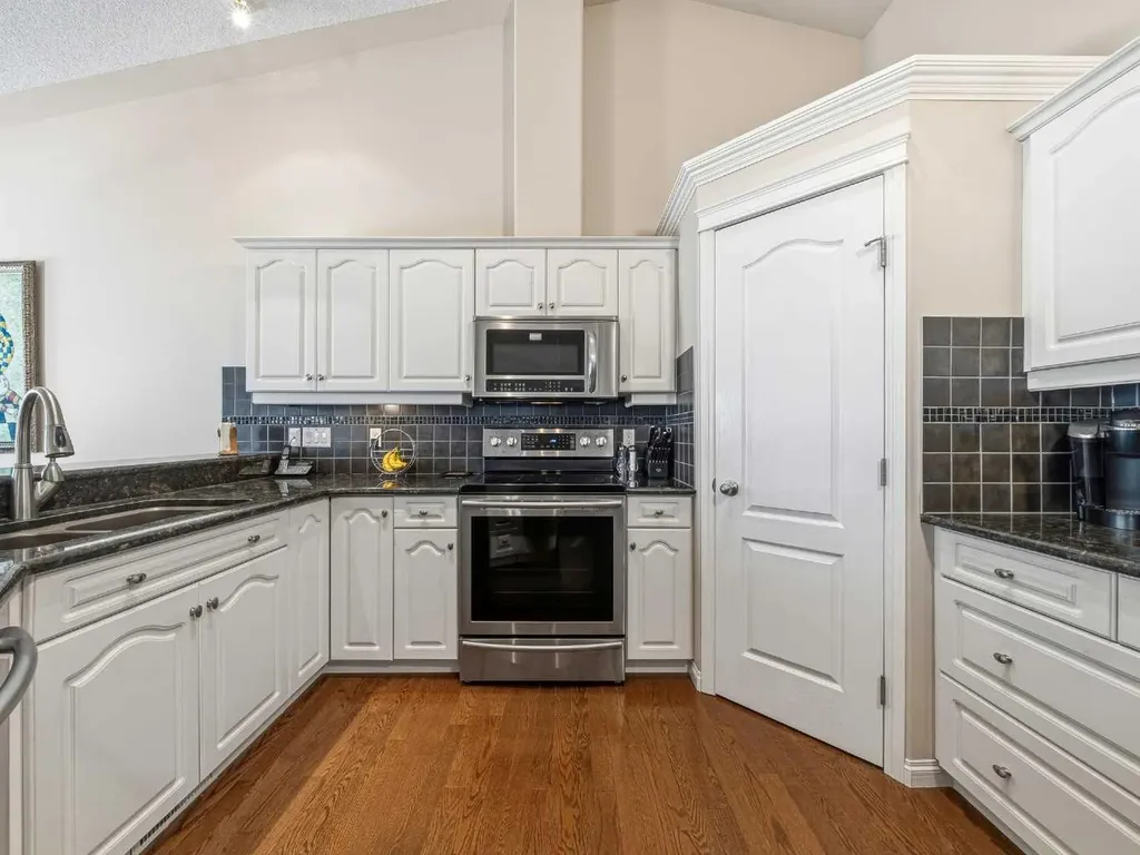 84 Sierra Morena Landing SW Calgary AB T3H4K3