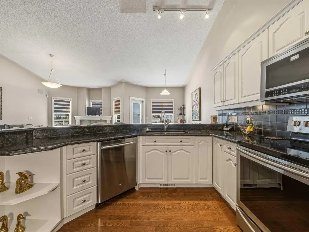 84 Sierra Morena Landing SW Calgary AB T3H4K3