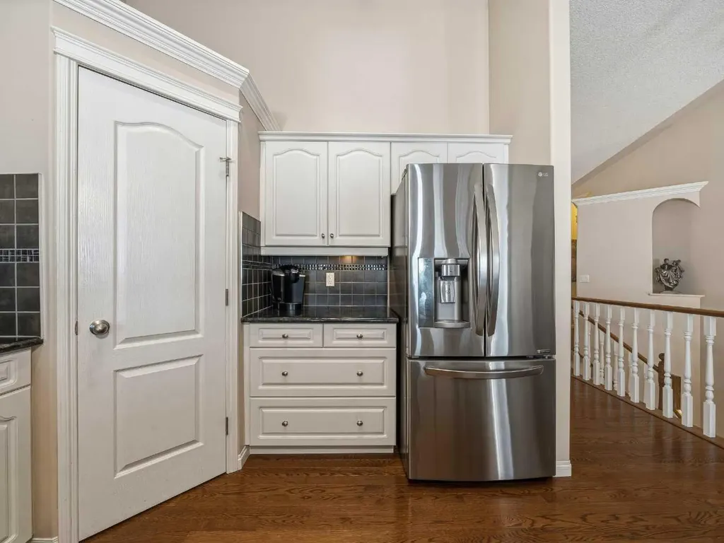 84 Sierra Morena Landing SW Calgary AB T3H4K3