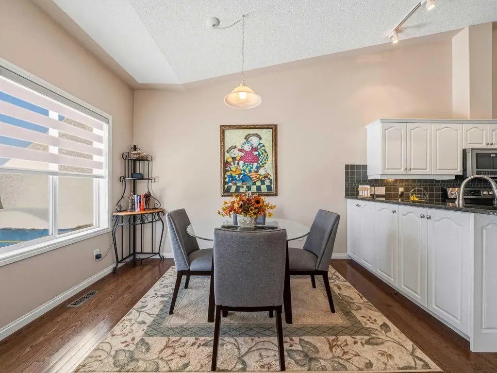 84 Sierra Morena Landing SW Calgary AB T3H4K3