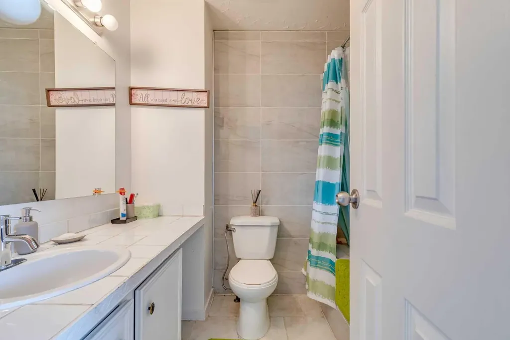 217 Aboyne Place NE Calgary AB T2A 5Z2