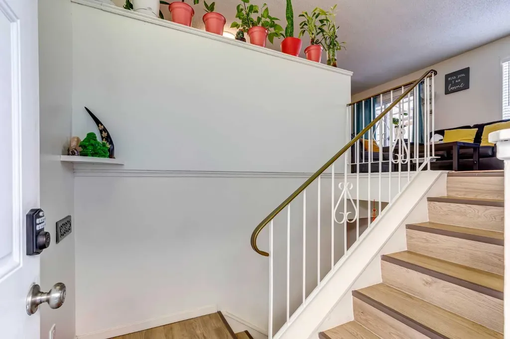 217 Aboyne Place NE Calgary AB T2A 5Z2