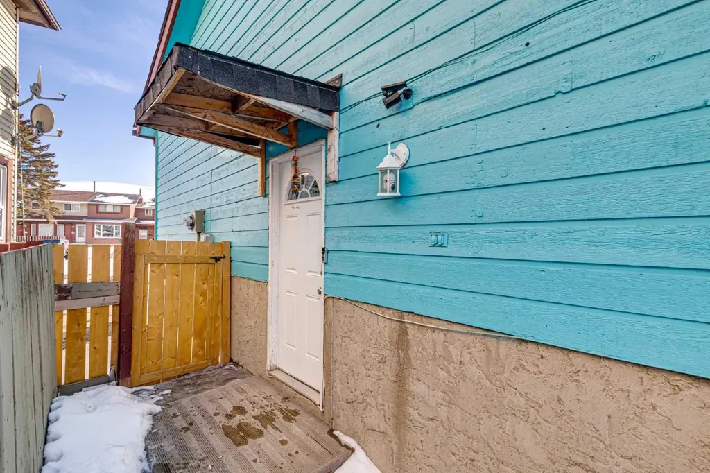 217 Aboyne Place NE Calgary AB T2A 5Z2