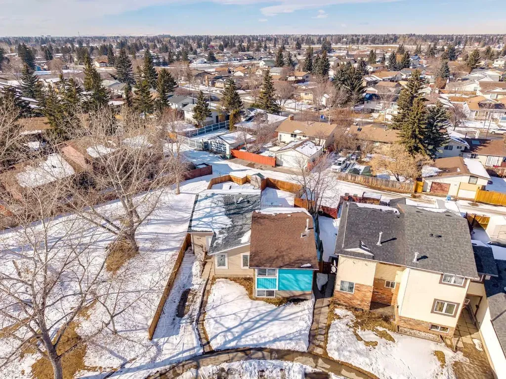 217 Aboyne Place NE Calgary AB T2A 5Z2