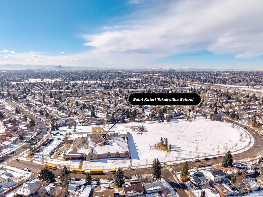 217 Aboyne Place NE Calgary AB T2A 5Z2