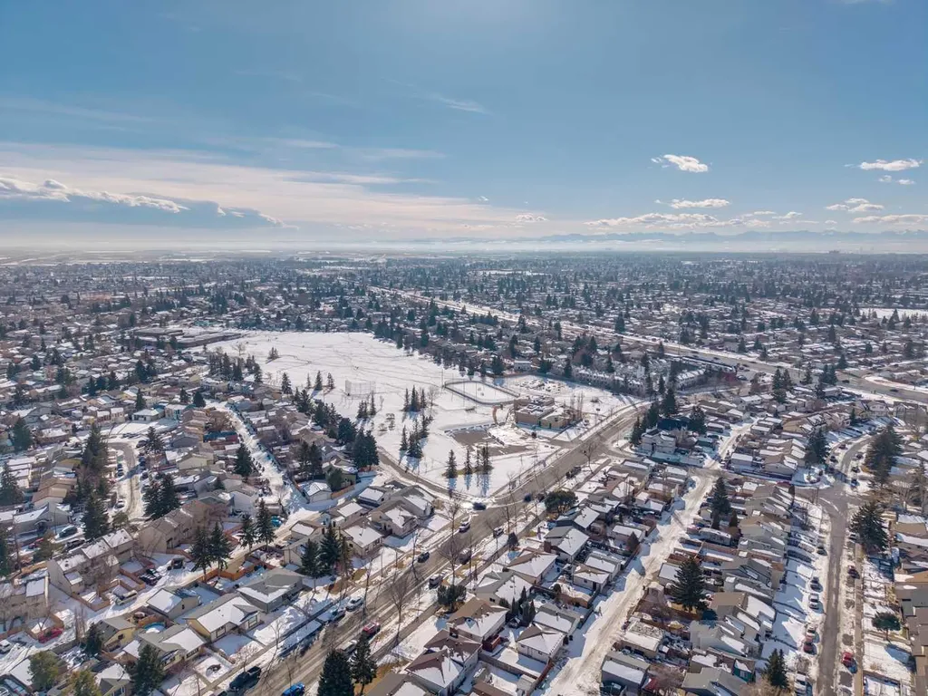 217 Aboyne Place NE Calgary AB T2A 5Z2