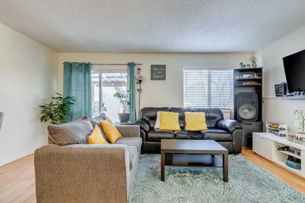 217 Aboyne Place NE Calgary AB T2A 5Z2