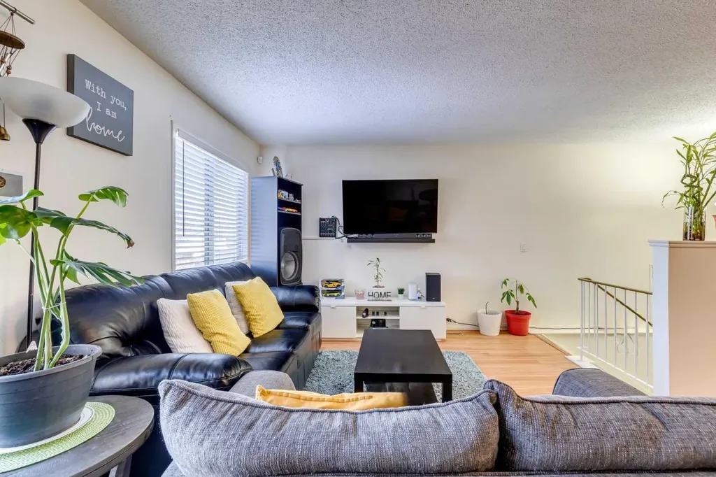 217 Aboyne Place NE Calgary AB T2A 5Z2