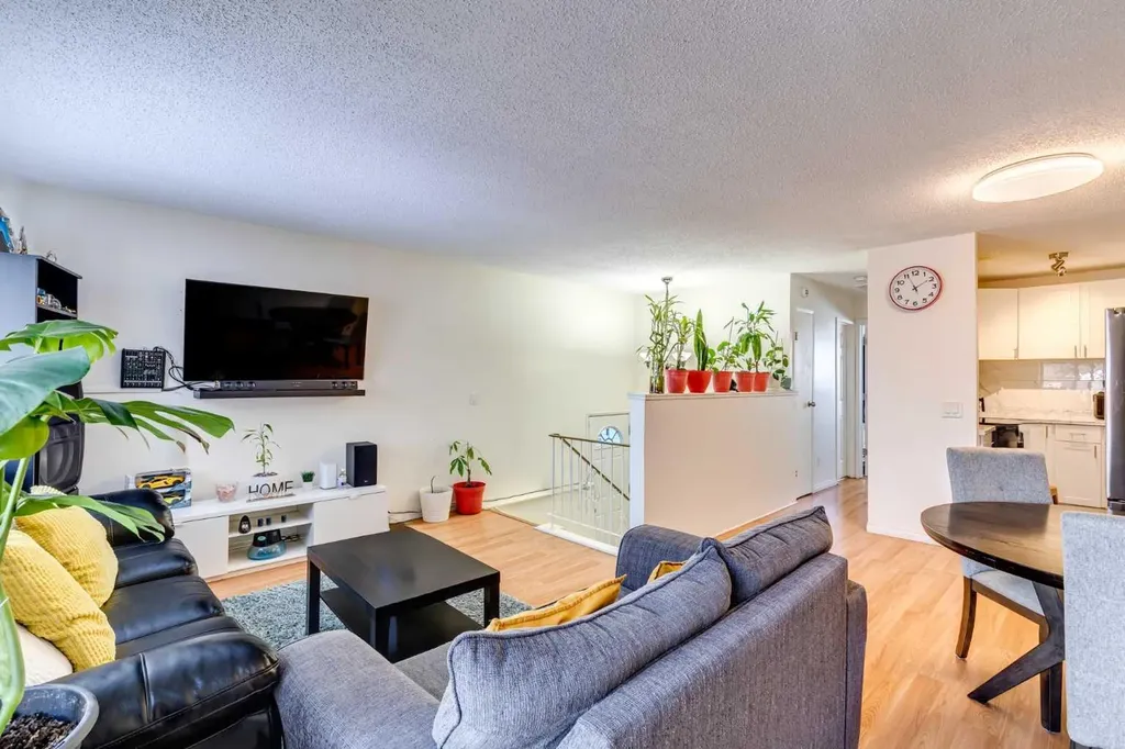 217 Aboyne Place NE Calgary AB T2A 5Z2