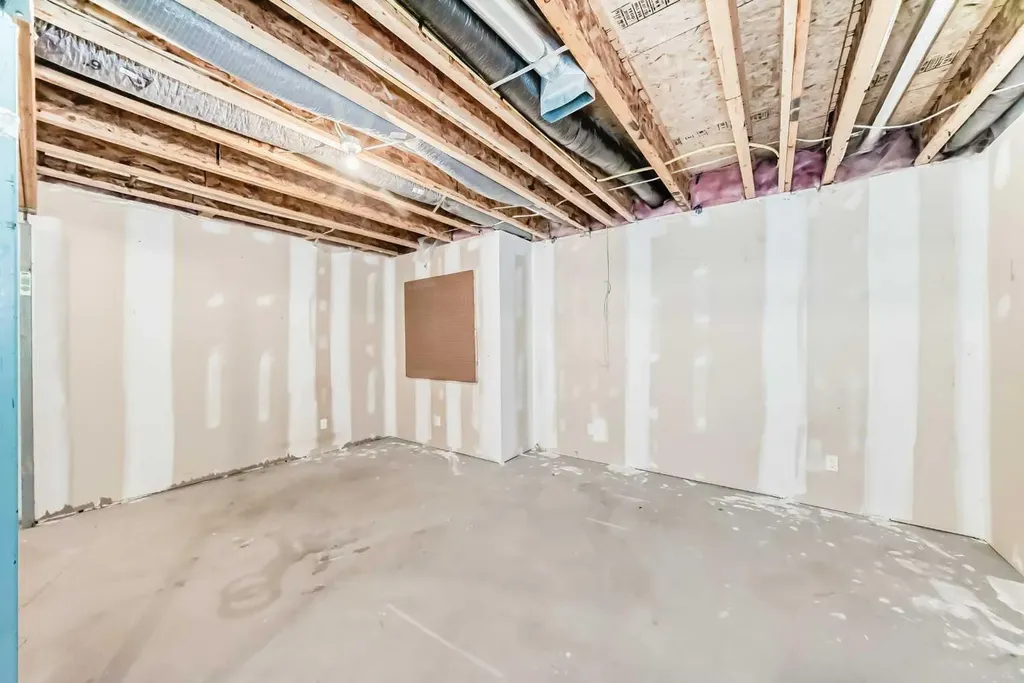 620 Luxstone Landing SW Airdrie AB T4B 0B5