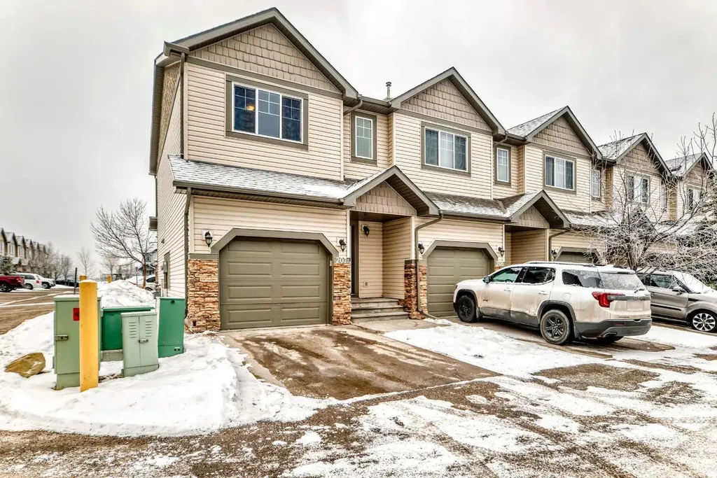 620 Luxstone Landing SW Airdrie AB T4B 0B5