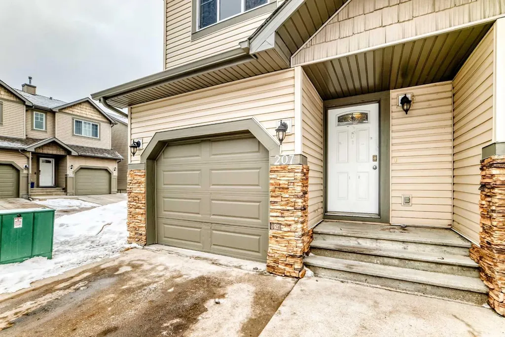 620 Luxstone Landing SW Airdrie AB T4B 0B5