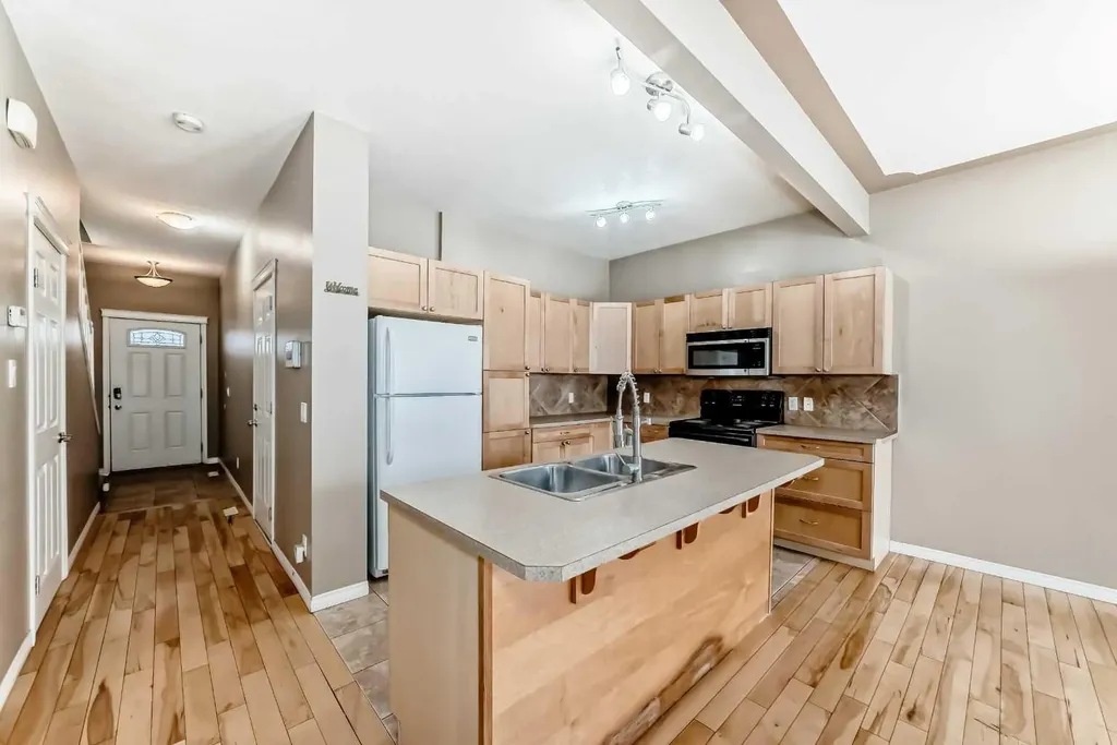620 Luxstone Landing SW Airdrie AB T4B 0B5