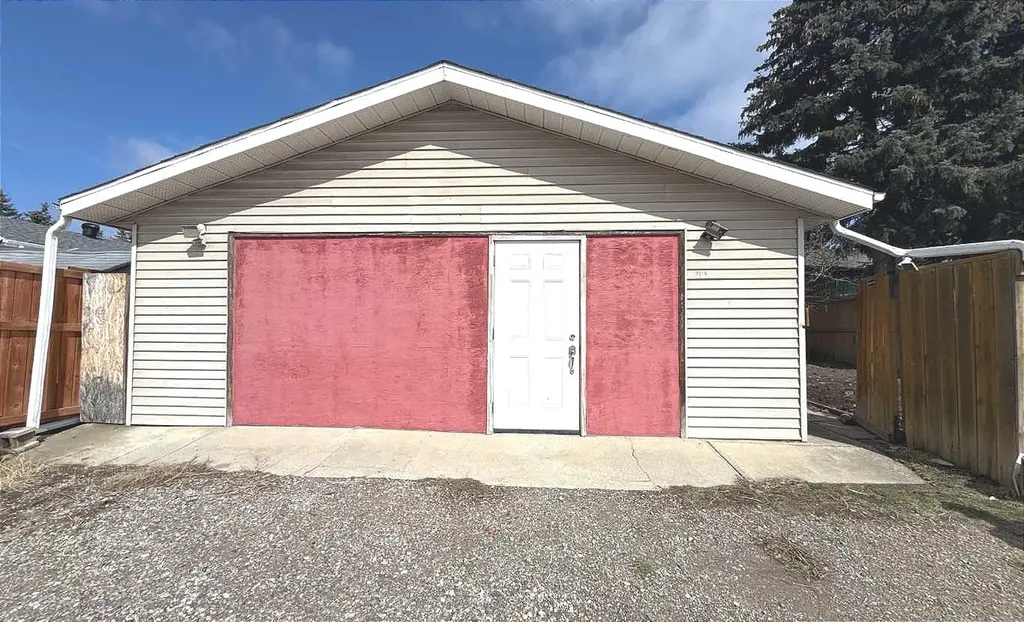 2715 41a Avenue SE Calgary AB T2B 2M1