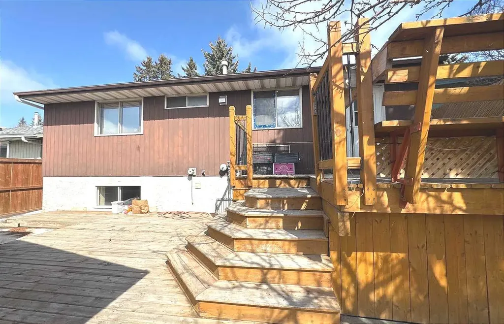 2715 41a Avenue SE Calgary AB T2B 2M1