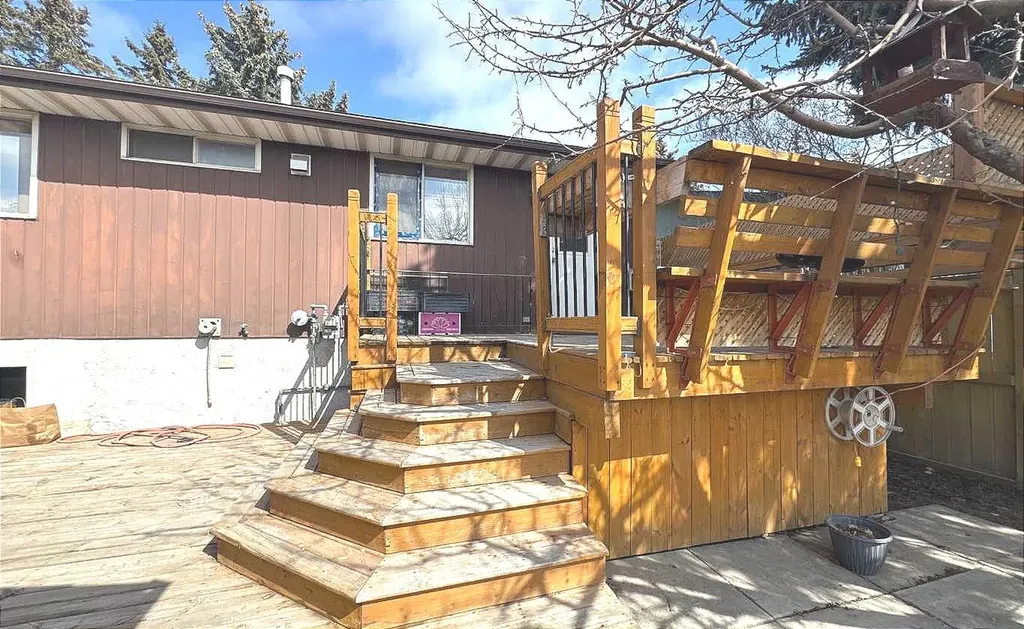 2715 41a Avenue SE Calgary AB T2B 2M1