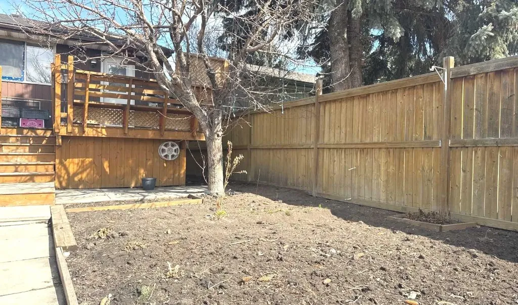 2715 41a Avenue SE Calgary AB T2B 2M1