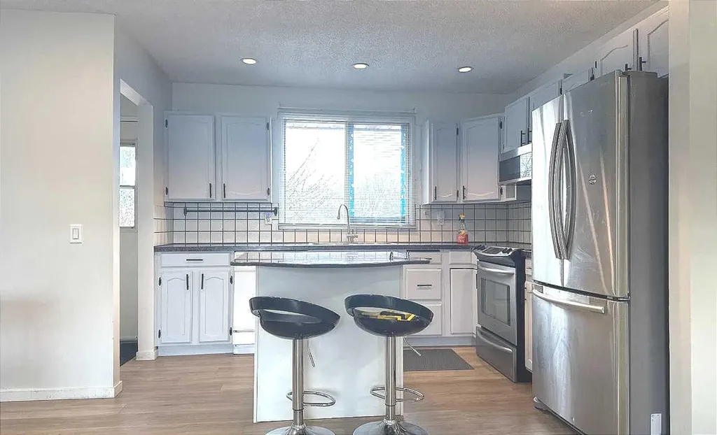 2715 41a Avenue SE Calgary AB T2B 2M1