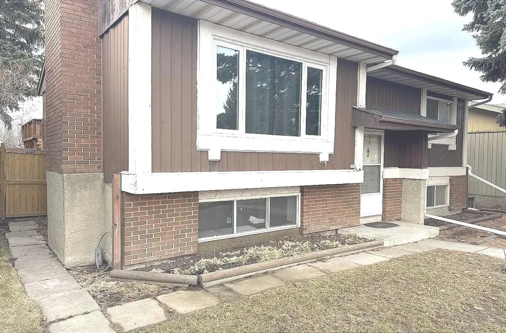 2715 41a Avenue SE Calgary AB T2B 2M1