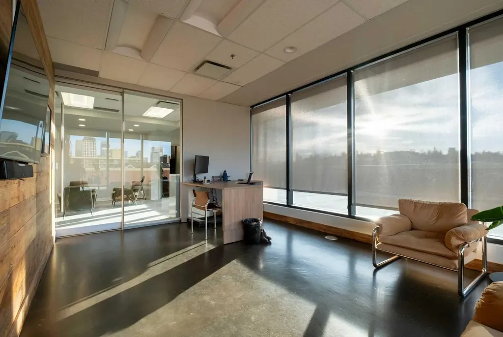 2207 4 Street SW Calgary AB T2S 1W9