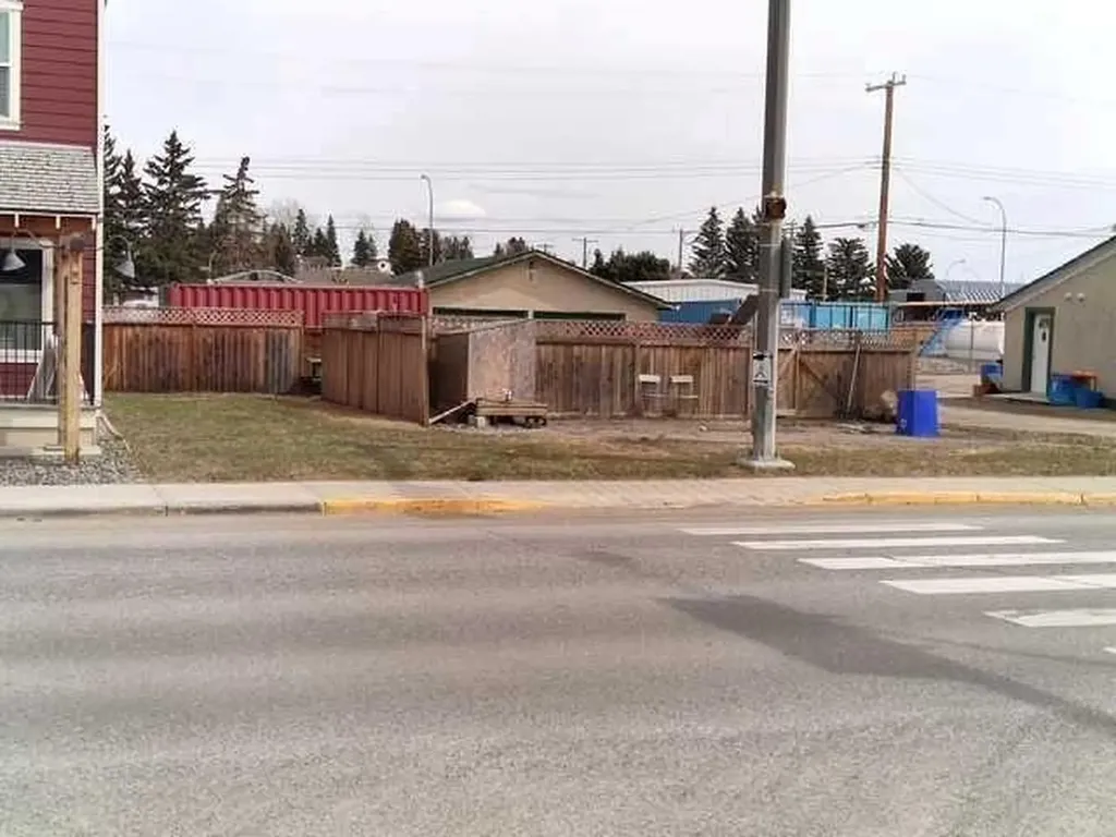 206 Government Road S Diamond Valley AB T0L 0H0