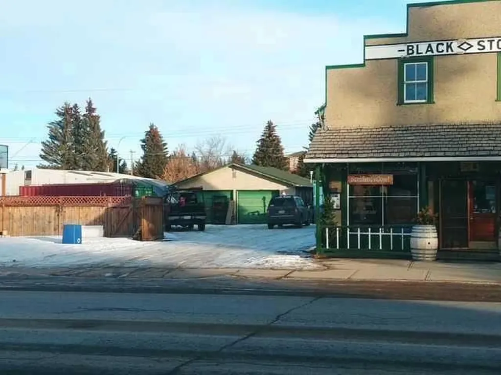 206 Government Road S Diamond Valley AB T0L 0H0