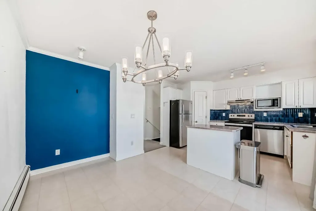 1507 11 Street SW Calgary AB T2R 1R3